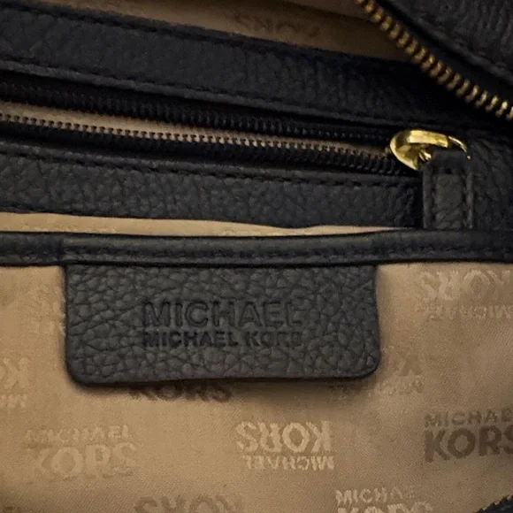 Michael Kors Navy Shoulder Bag with Gold Details - Picture 2 of 4